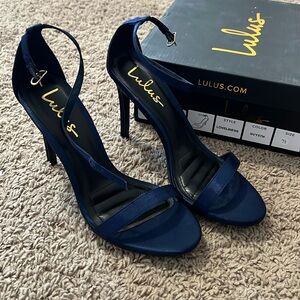 New in box 7.5 Womens shoes